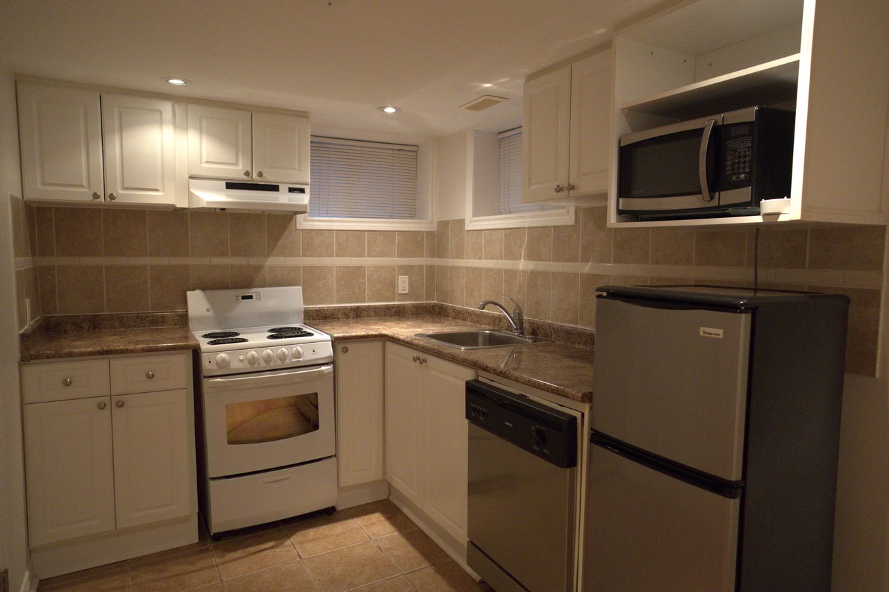 Baby Point Basement 1 Bedroom Unit 