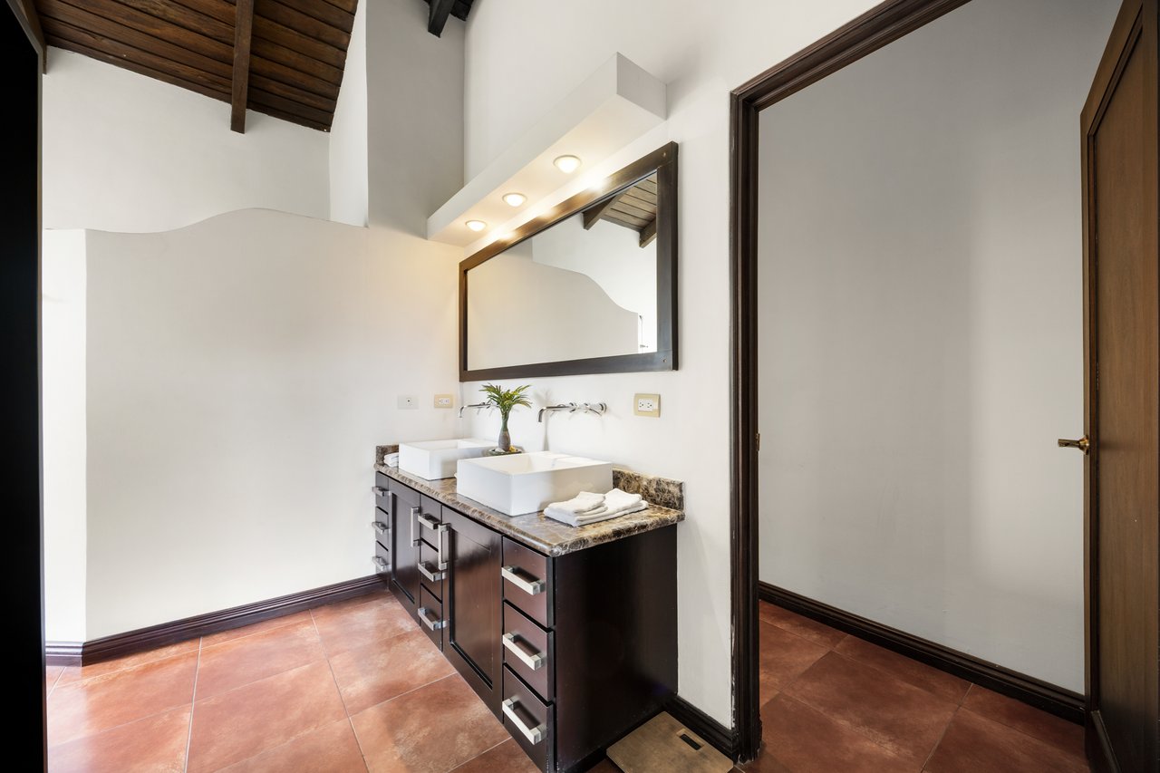 Casa de Vida, Altos de Flamingo | Mediterranean-Style Villa with Pool & Guest House Near Playa Flamingo