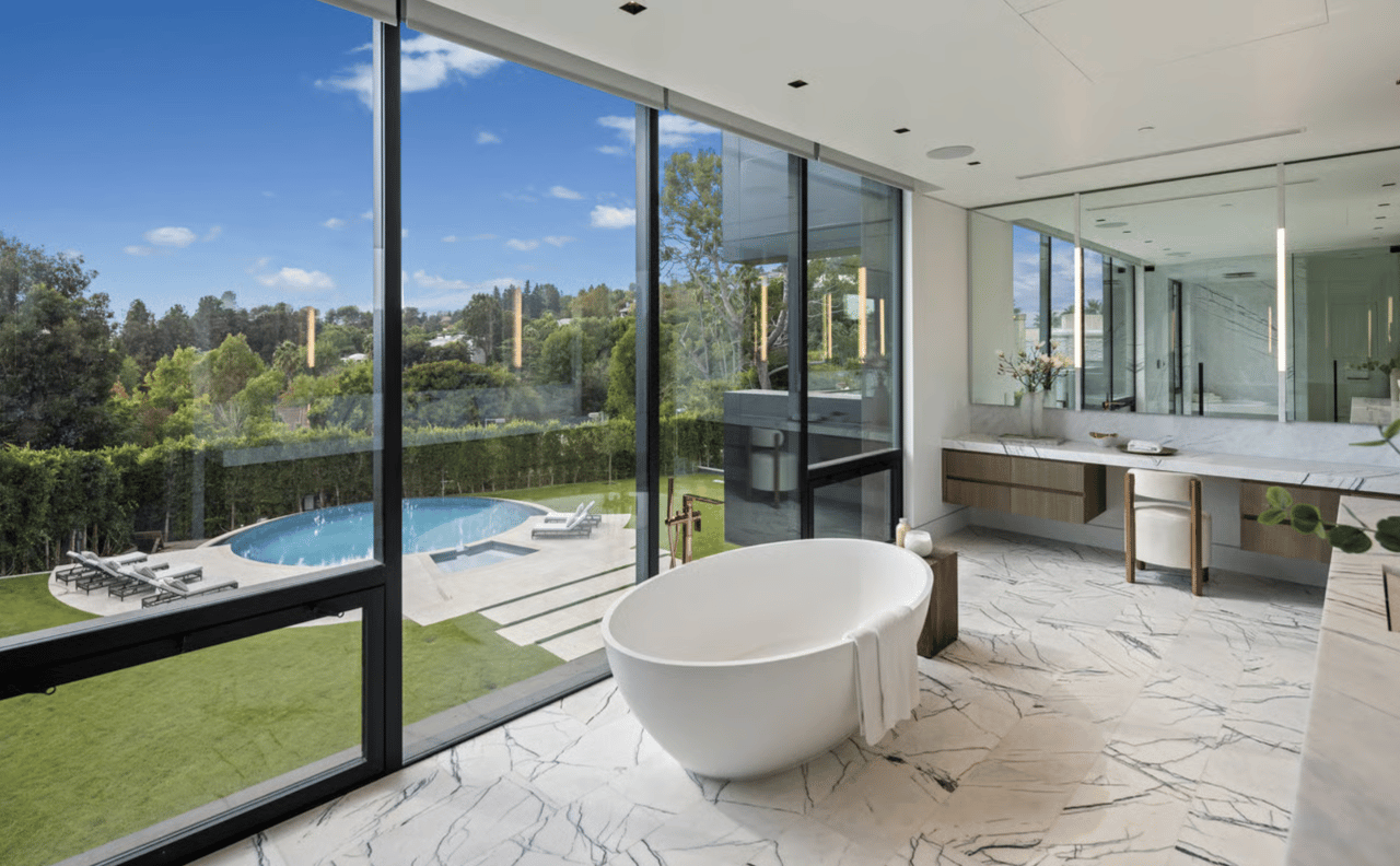The Monocle, Holmby Hills