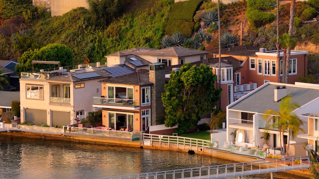 Rare Bayfront Offering