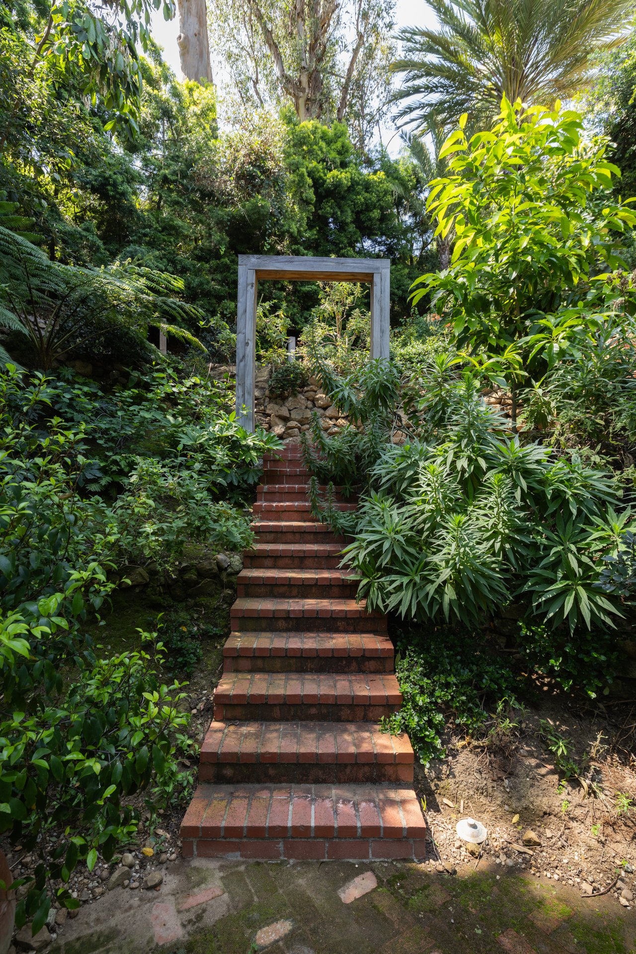 6964 Los Tilos Rd, Hollywood Hills