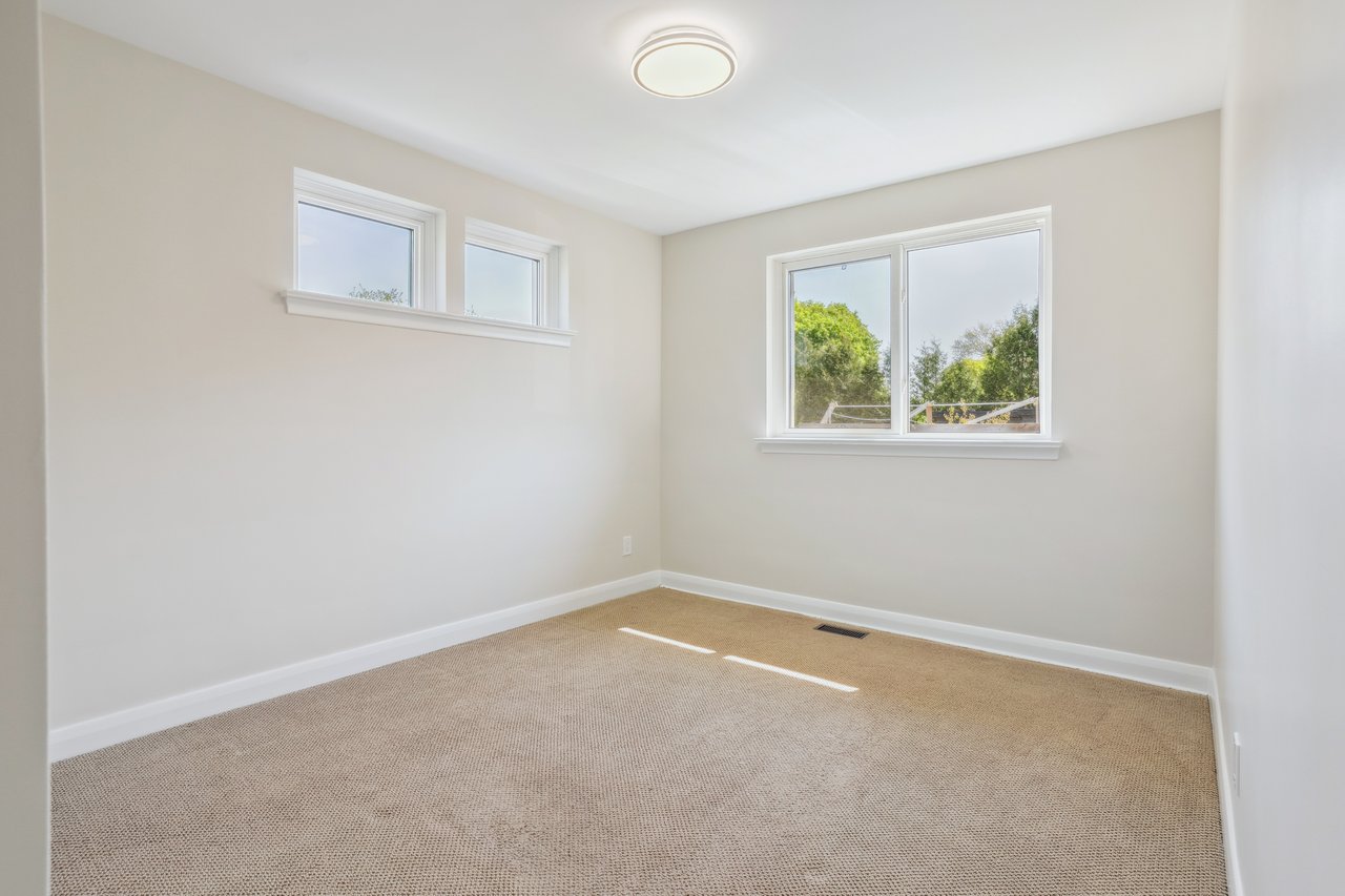 Bungalow on 60' x 125' lot with endless potential