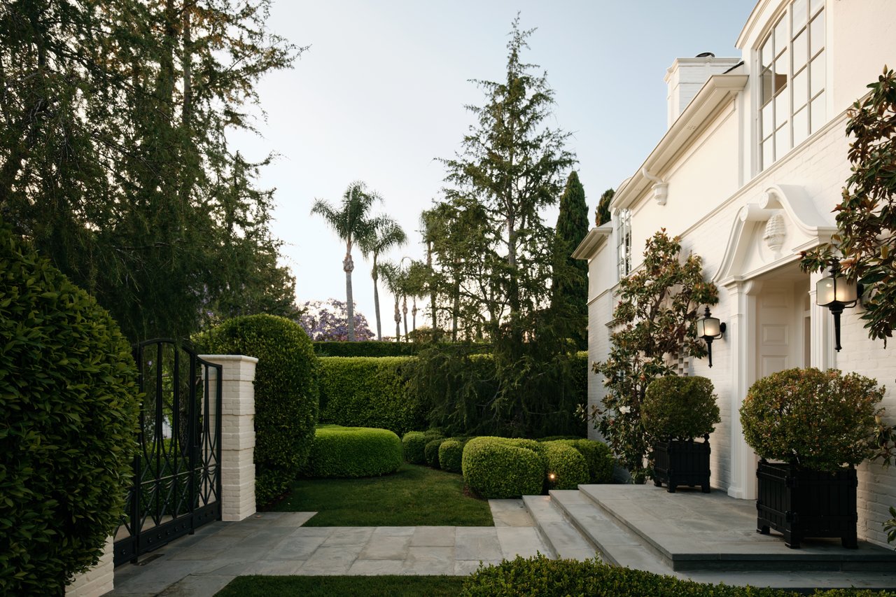 826 Greenway Dr, Beverly Hills 