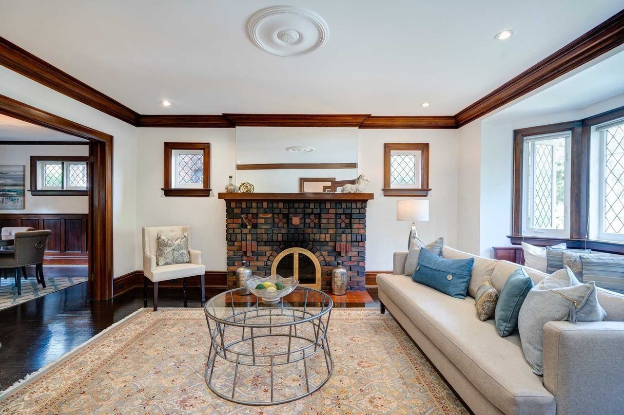 272 Glen Manor Dr W