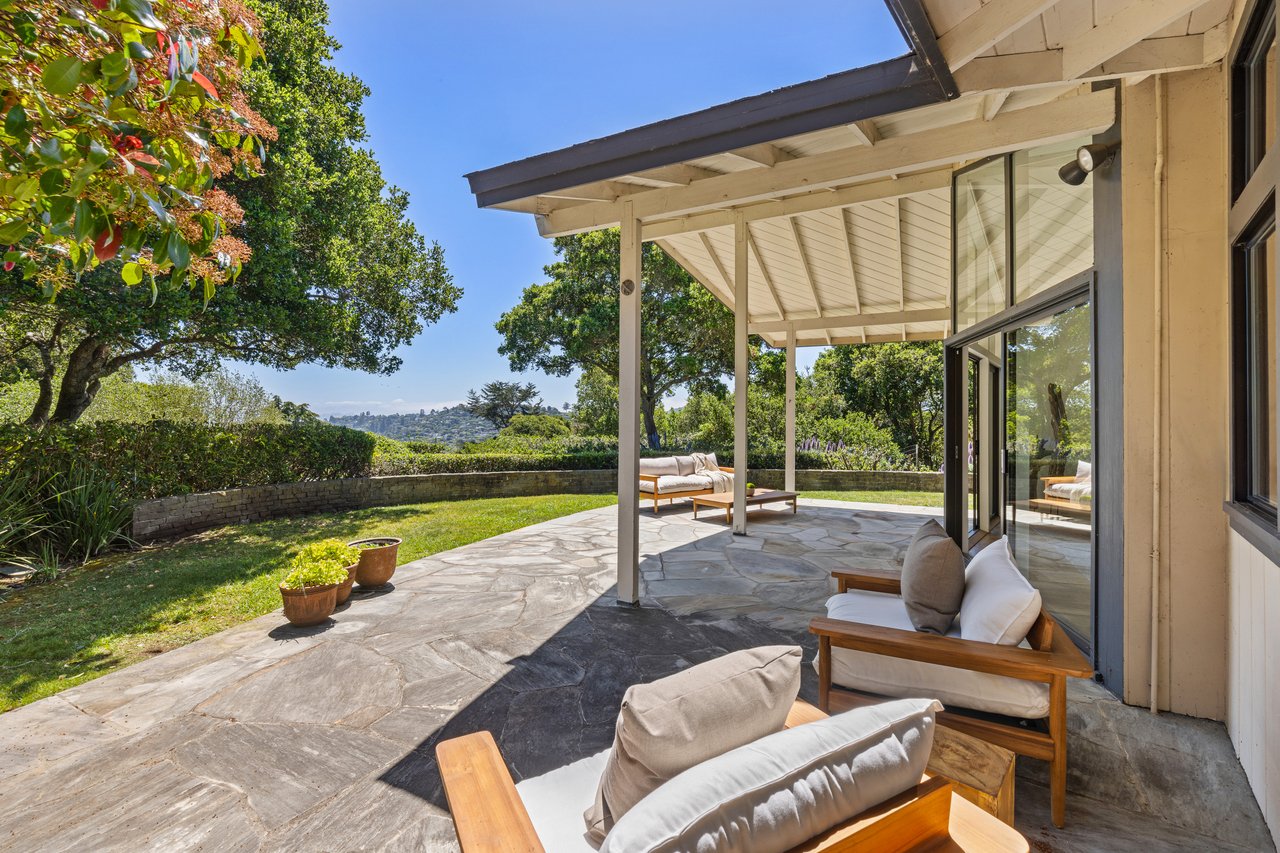 Rare 1+ Acre Dream Site
