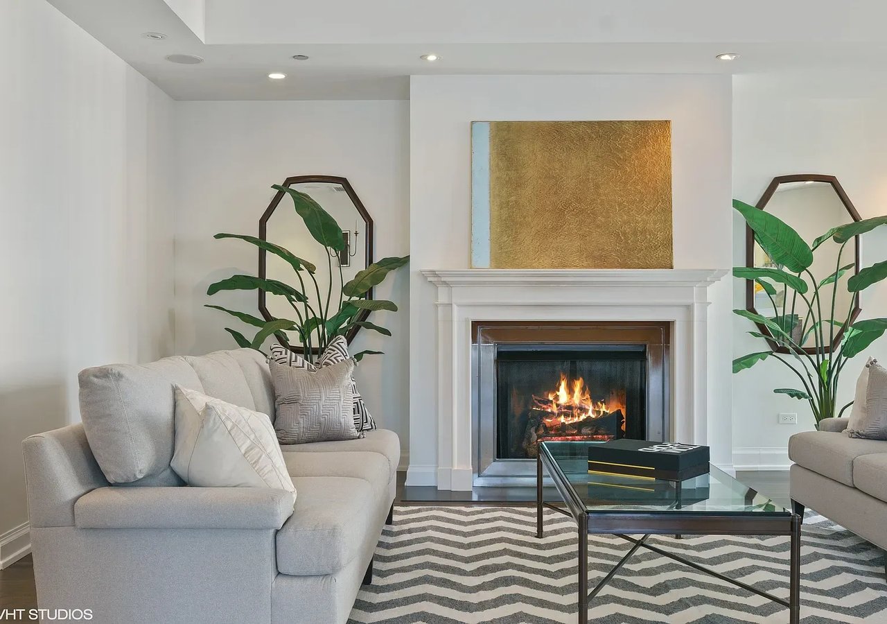 11 E Walton St APT 3201