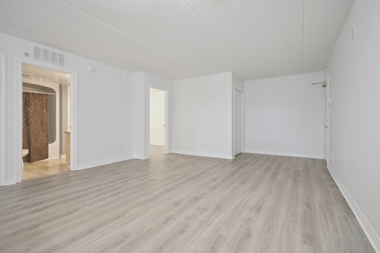 Upgraded 1 Bed+ Den Suite Overlooking Ravine