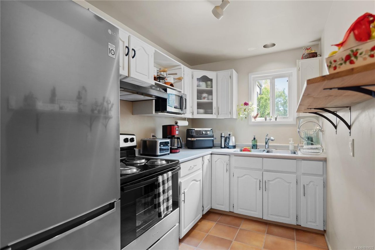 2349 Otter Point Rd