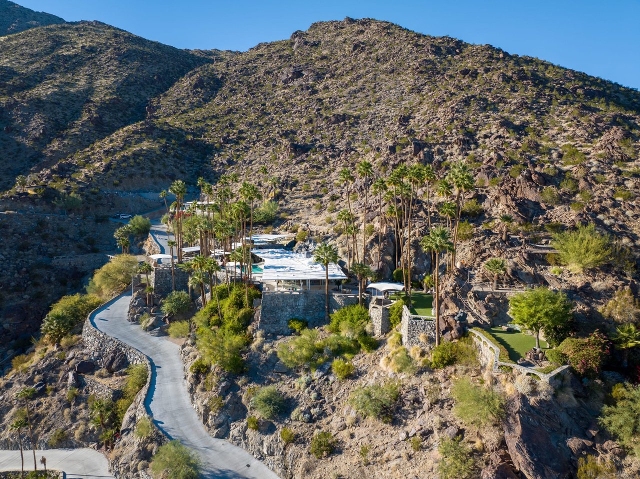 Hugh Kaptur's Bougain Villa House - Tennis Club