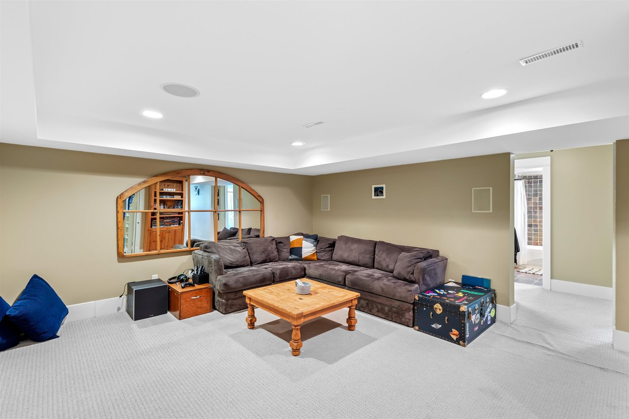 6265 Summit Ave