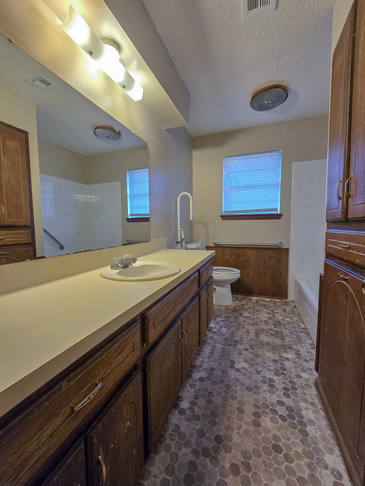 104 Hardesty Dr.