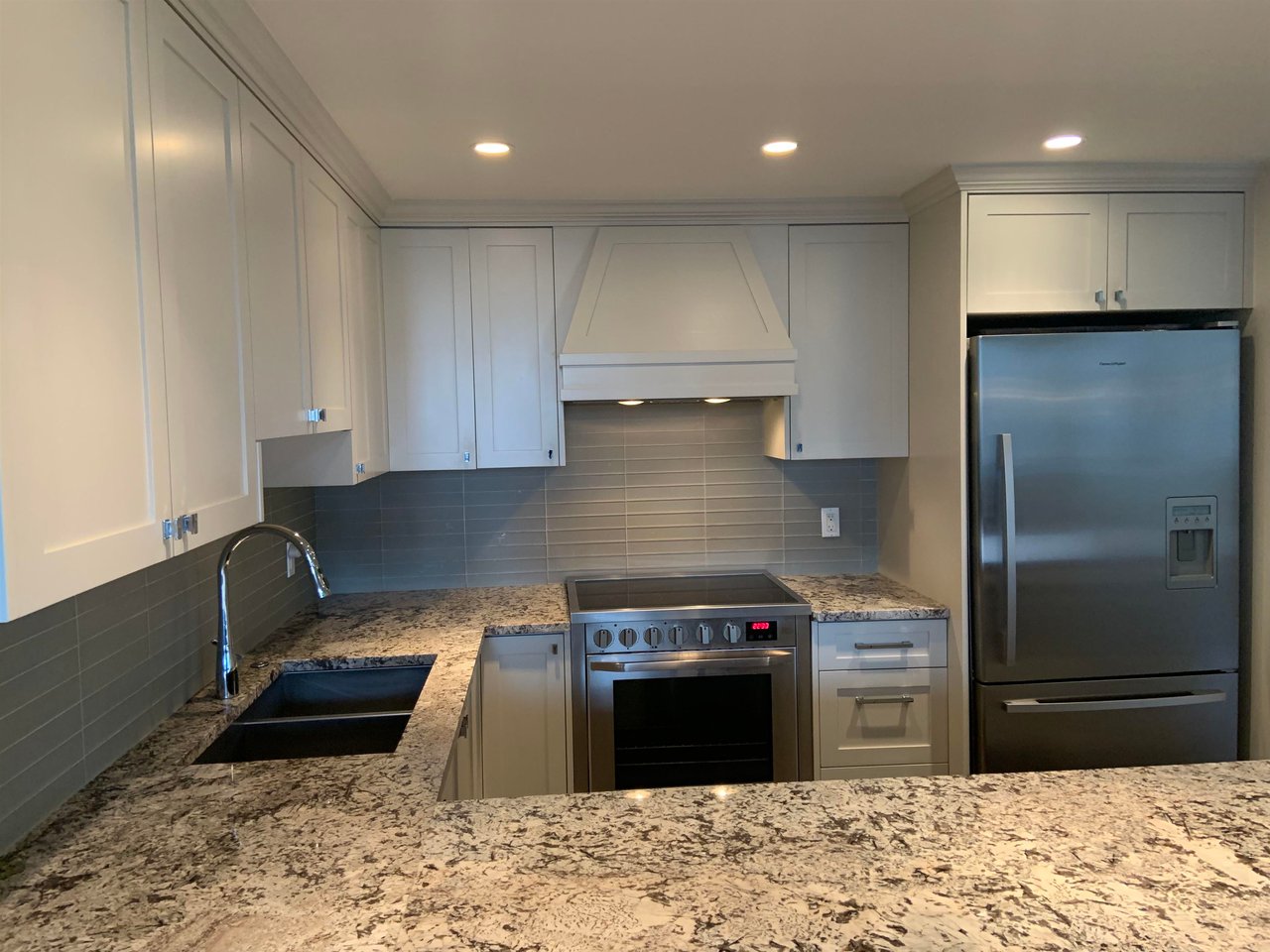 401-2167 Bellevue Ave