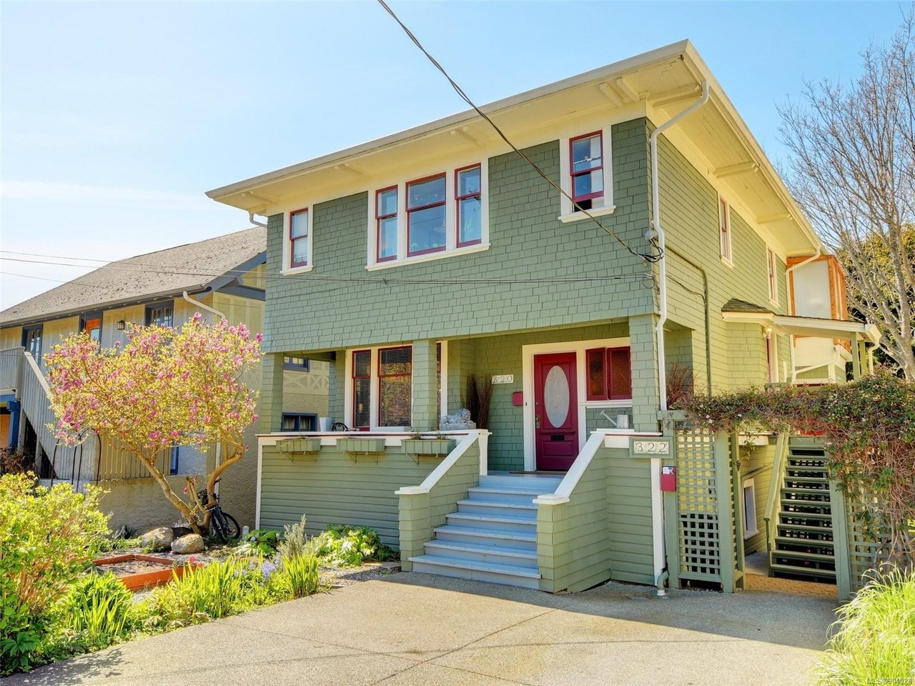 320 Moss St