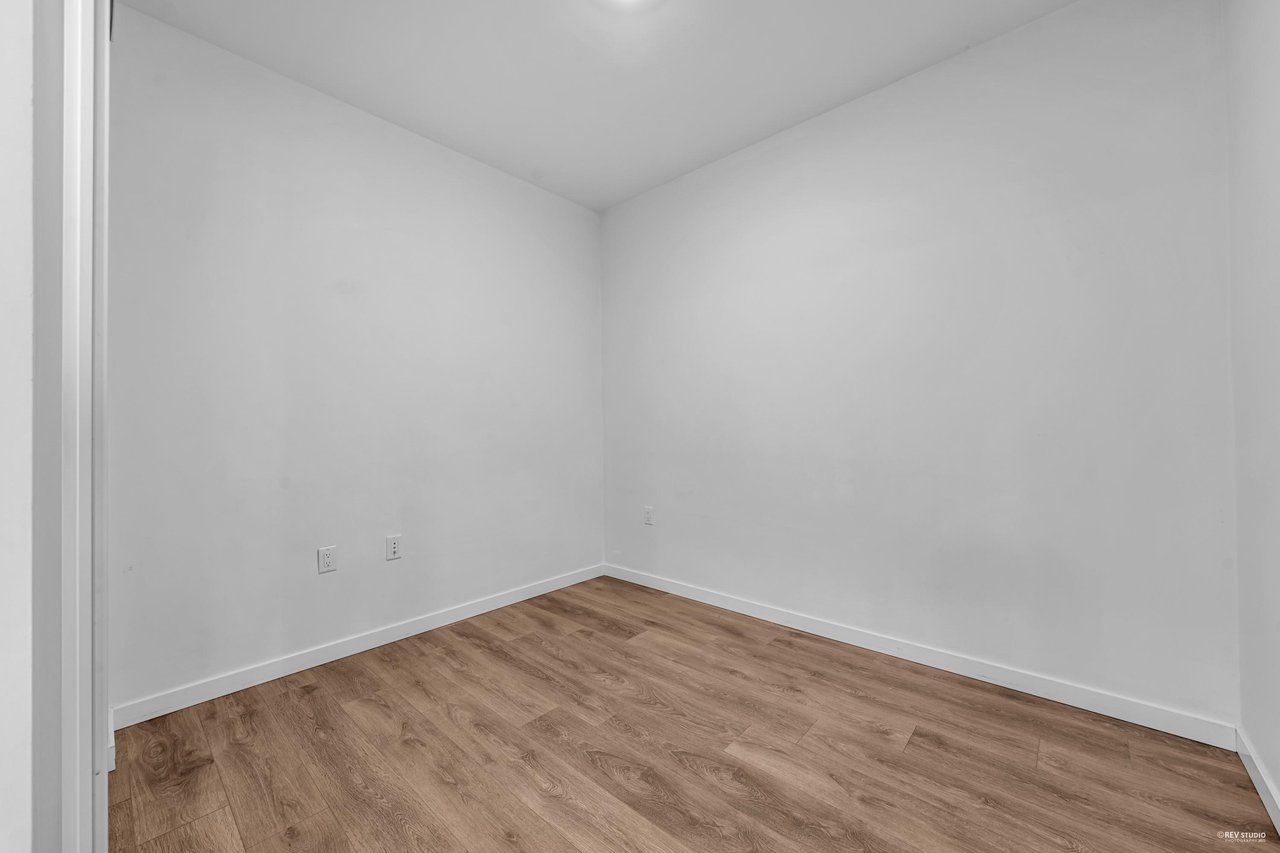 416-725 Marine Dr