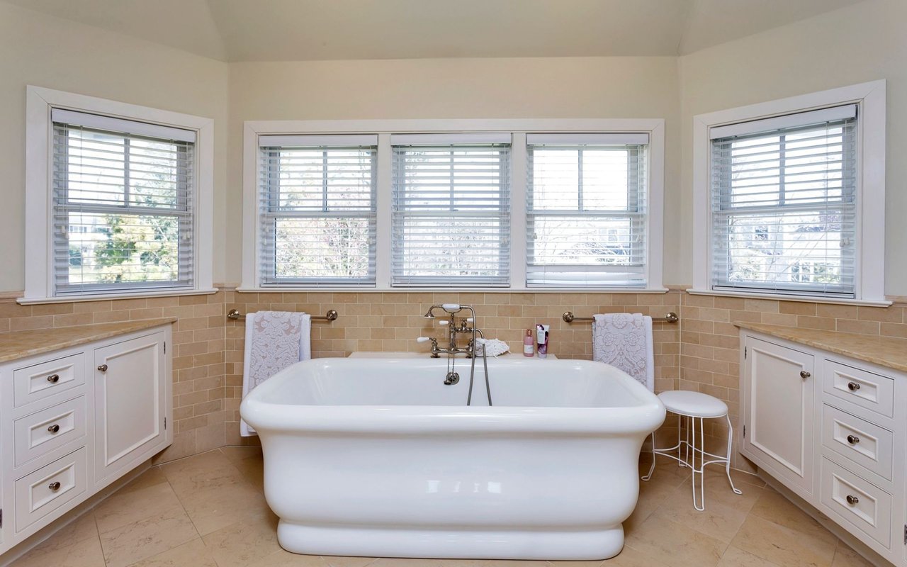 7 Lighthouse Ln