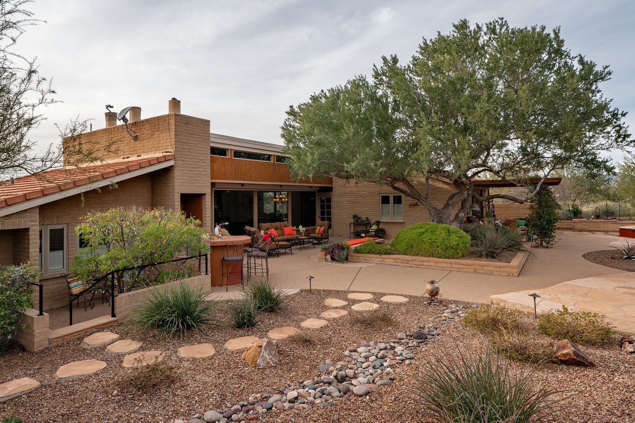 Unique Estate in Oro Valley Country Club