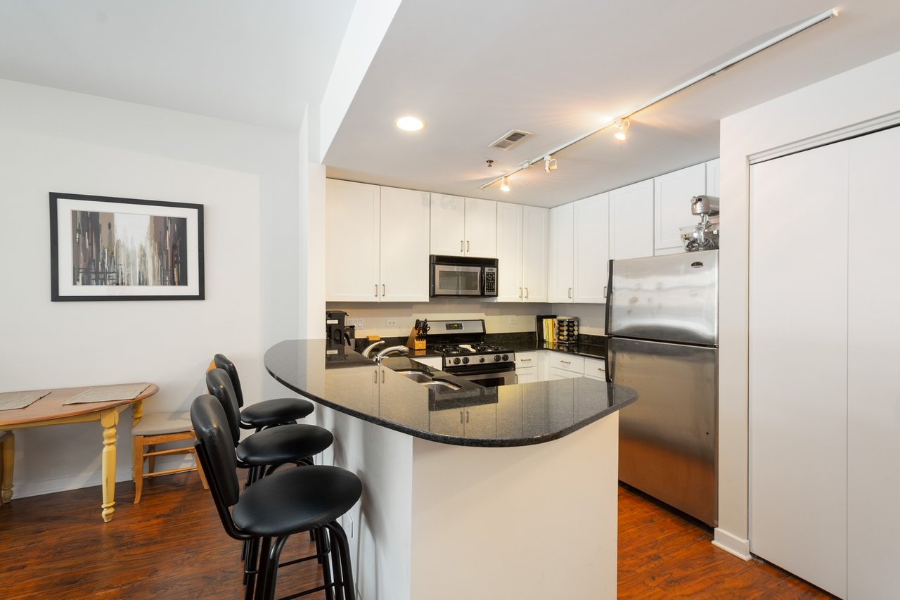 600 W Drummond Place # 318