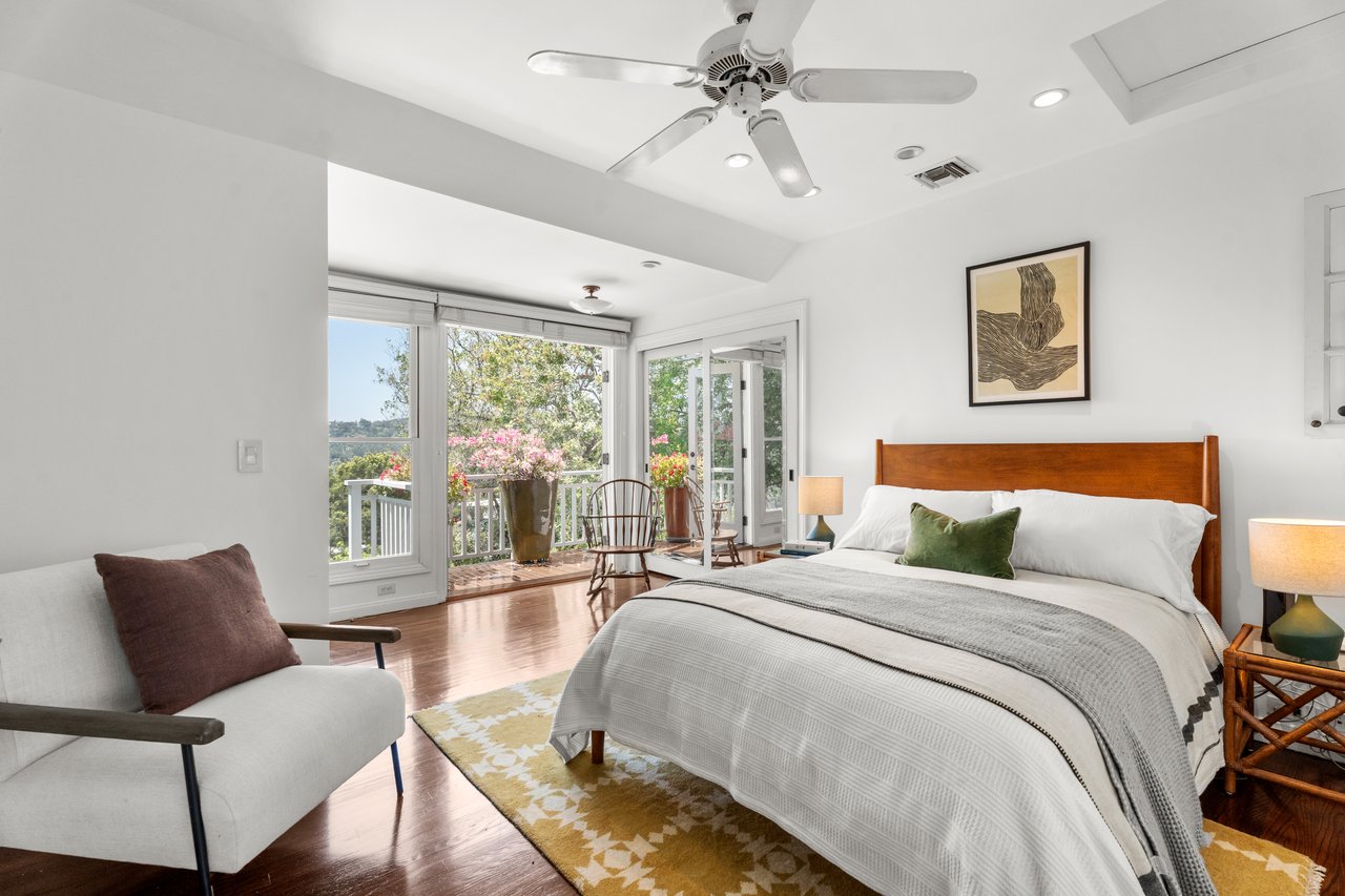 A Slice of Heaven in Lake Hollywood