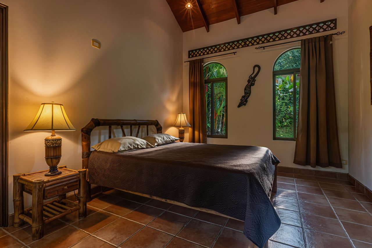 Ojochal Tropical Retreat | 4 Ensuite Bedrooms, Pool & Outdoor Living