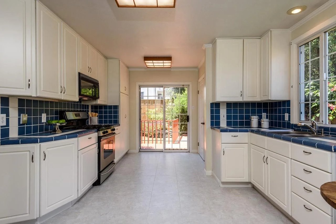 1928 Devereux Dr