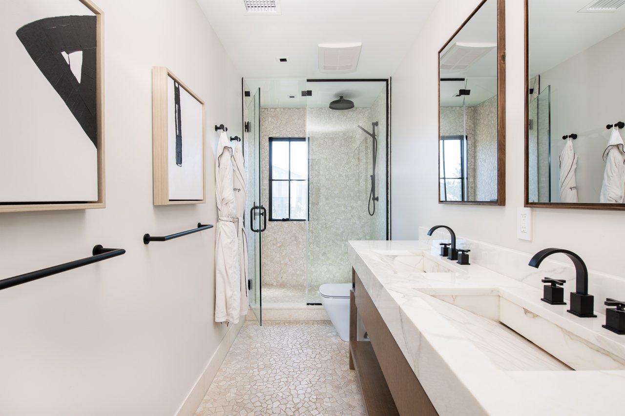 272 Old Montauk Highway, Cottage 2