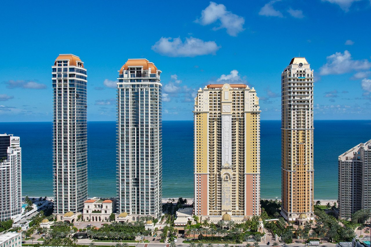 17901 Collins Ave # 3003