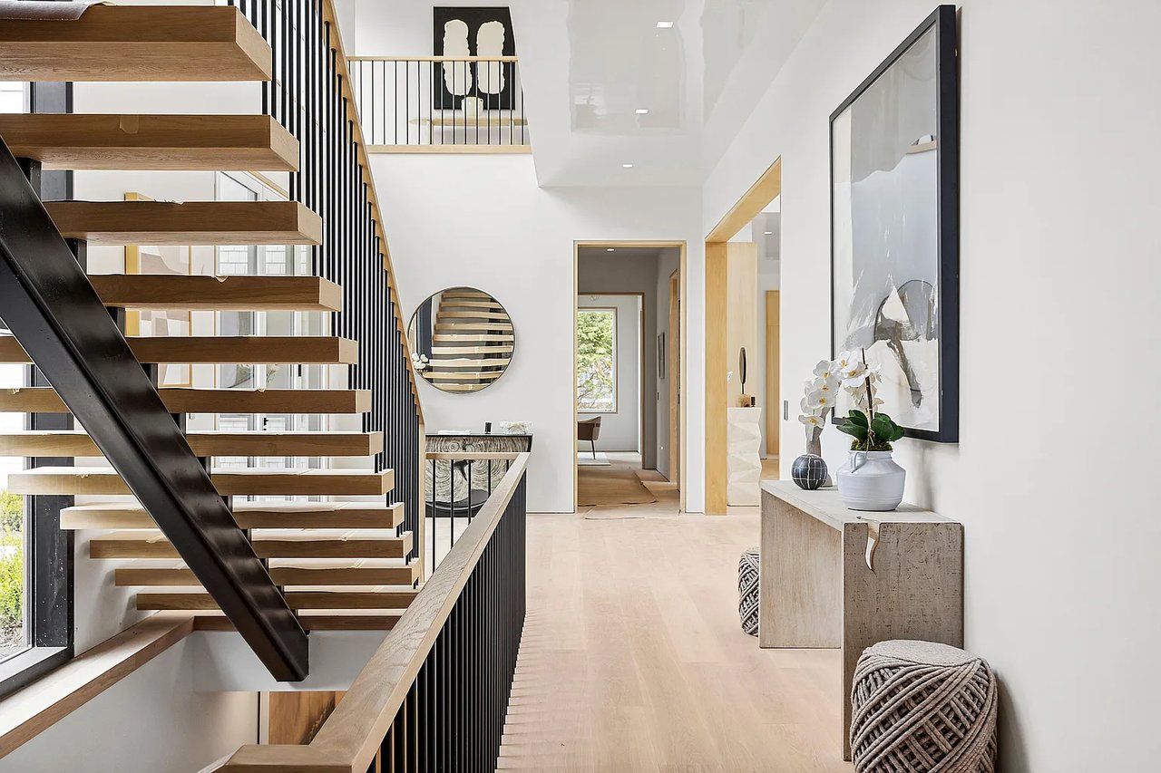 637 Halsey Ln - In Contract