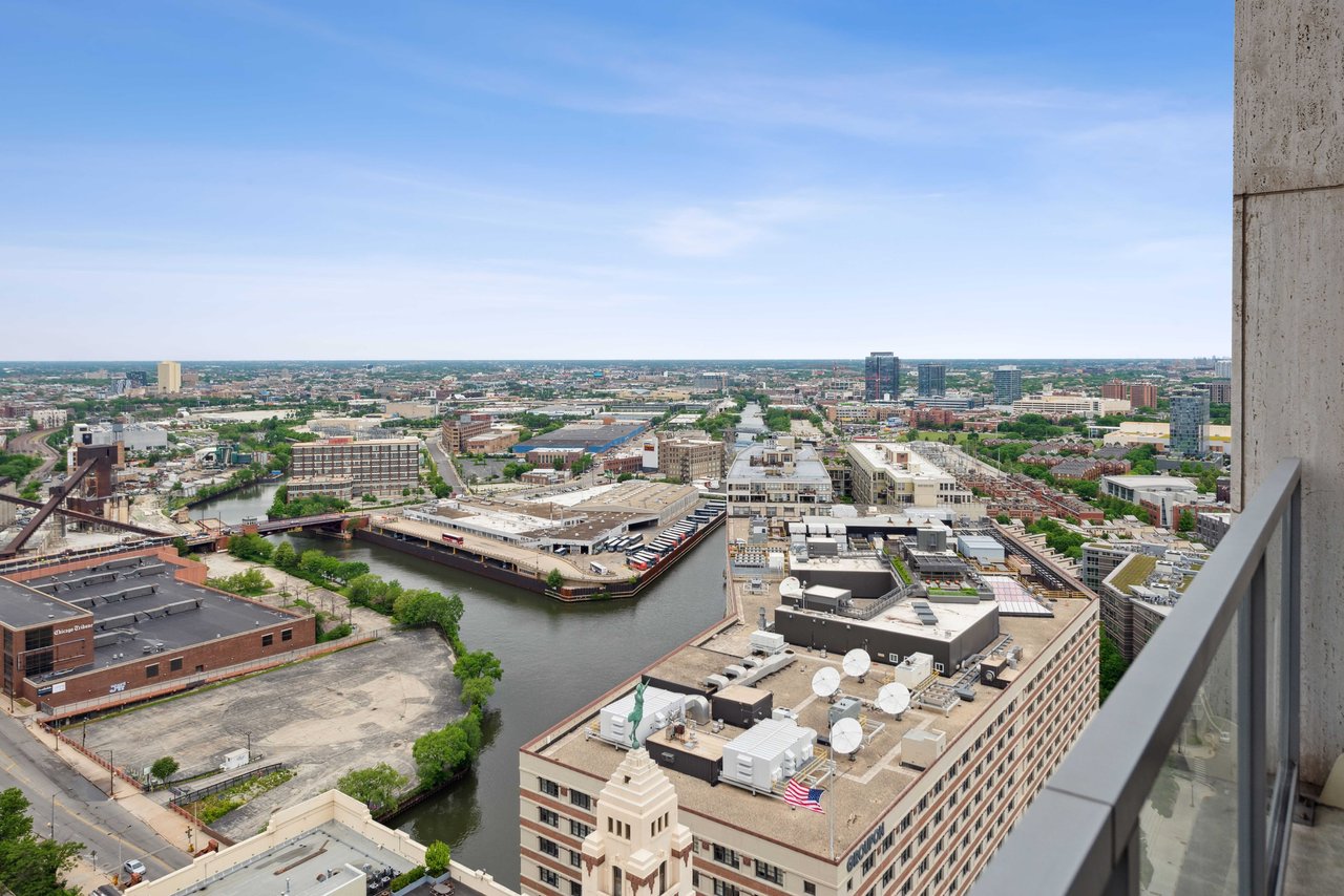 500 W Superior Street Unit: #2201