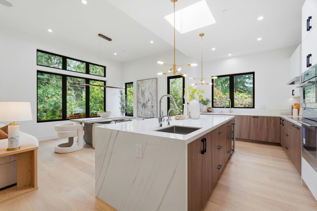 1084 Moffett Circle, Palo Alto, California 94303