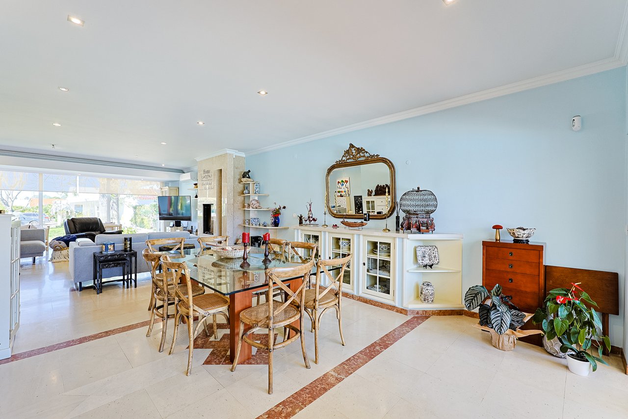 Exclusive 4,000 m² Estate in Azeitão with Tennis Court, Spa & Approved Development Project