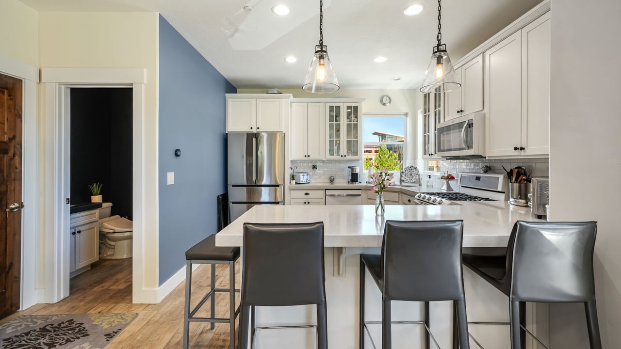 1370 Center Dr #21