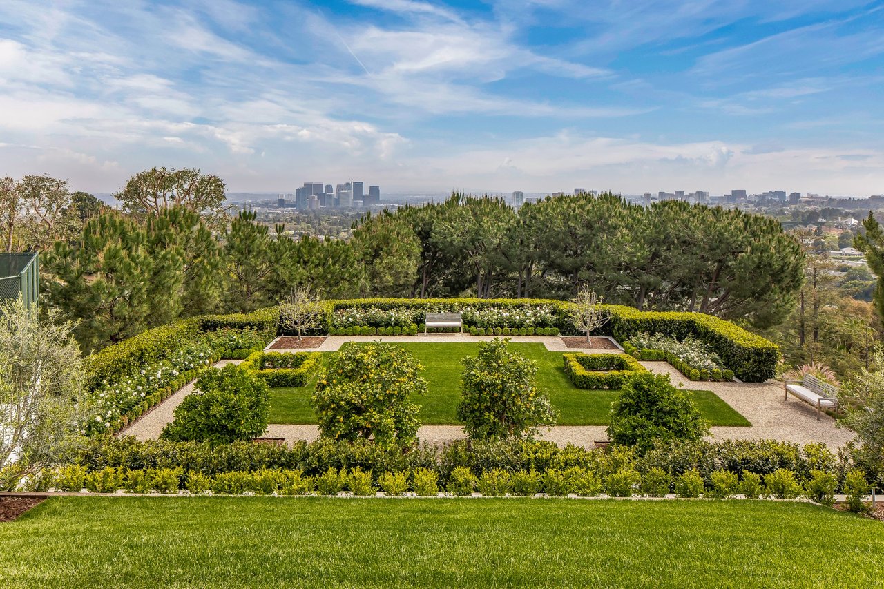 9966 Beverly Grove Dr