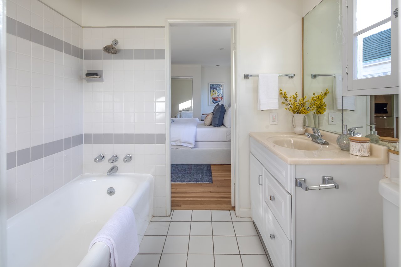 712 Walden Dr, Beverly Hills