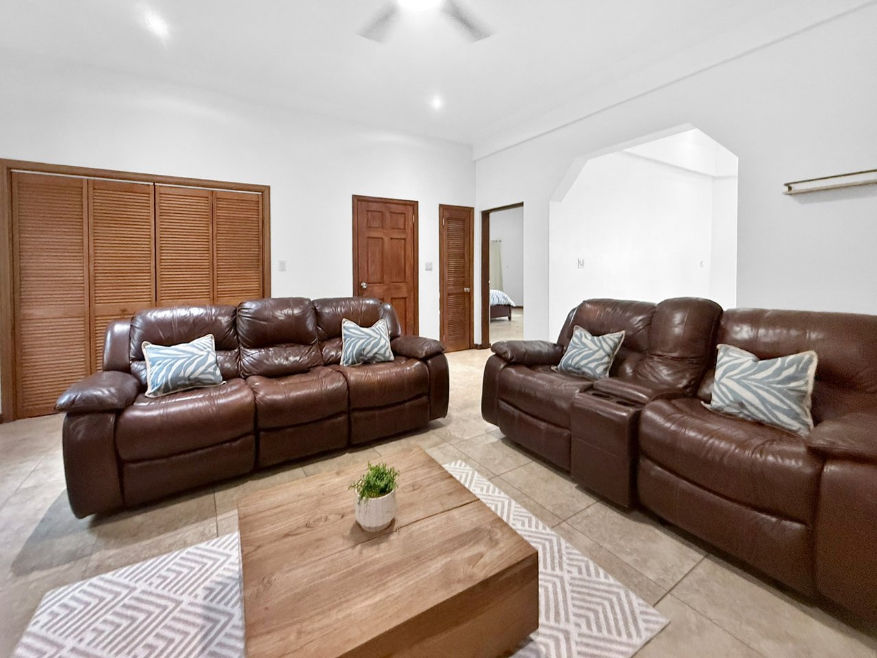1039 Spooners Estate 3 Bedroom Apartment