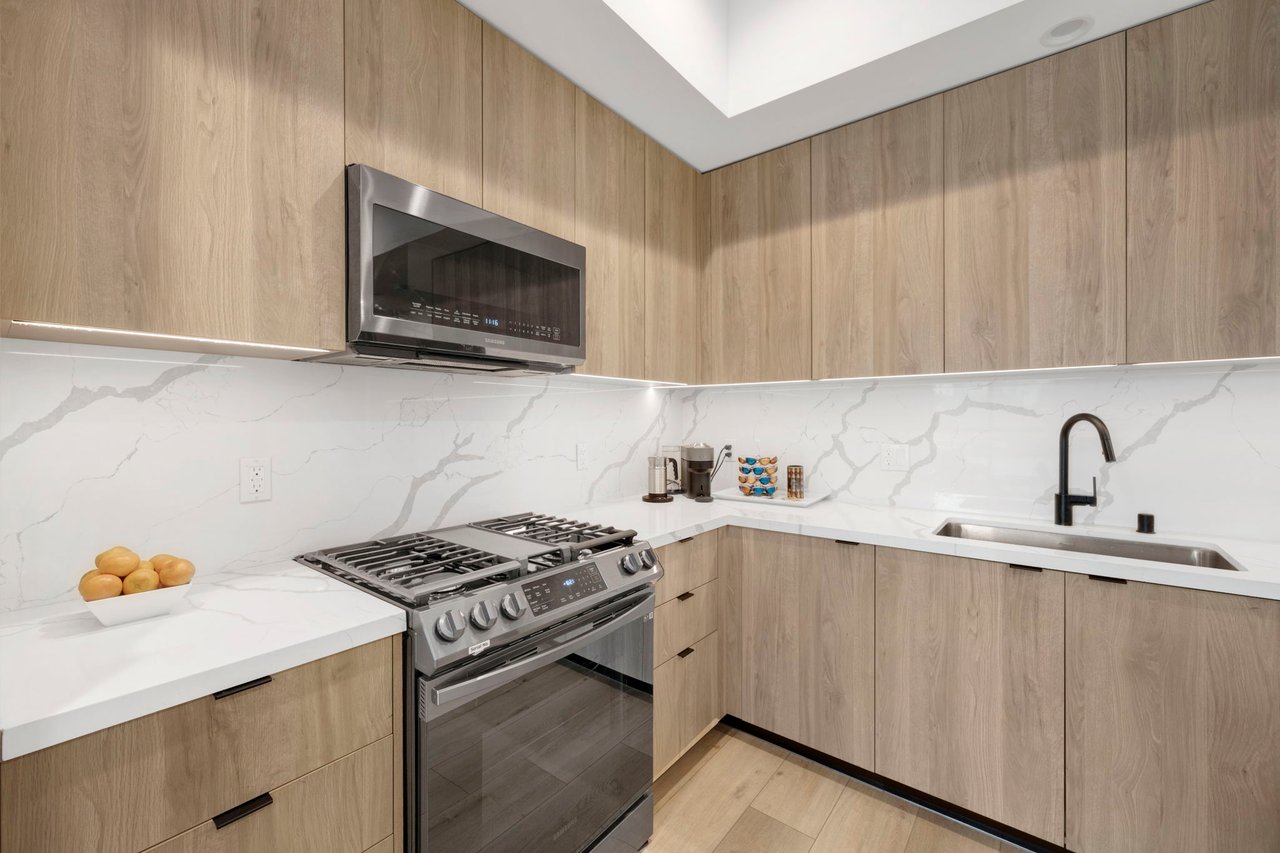 178 S Euclid Ave #301