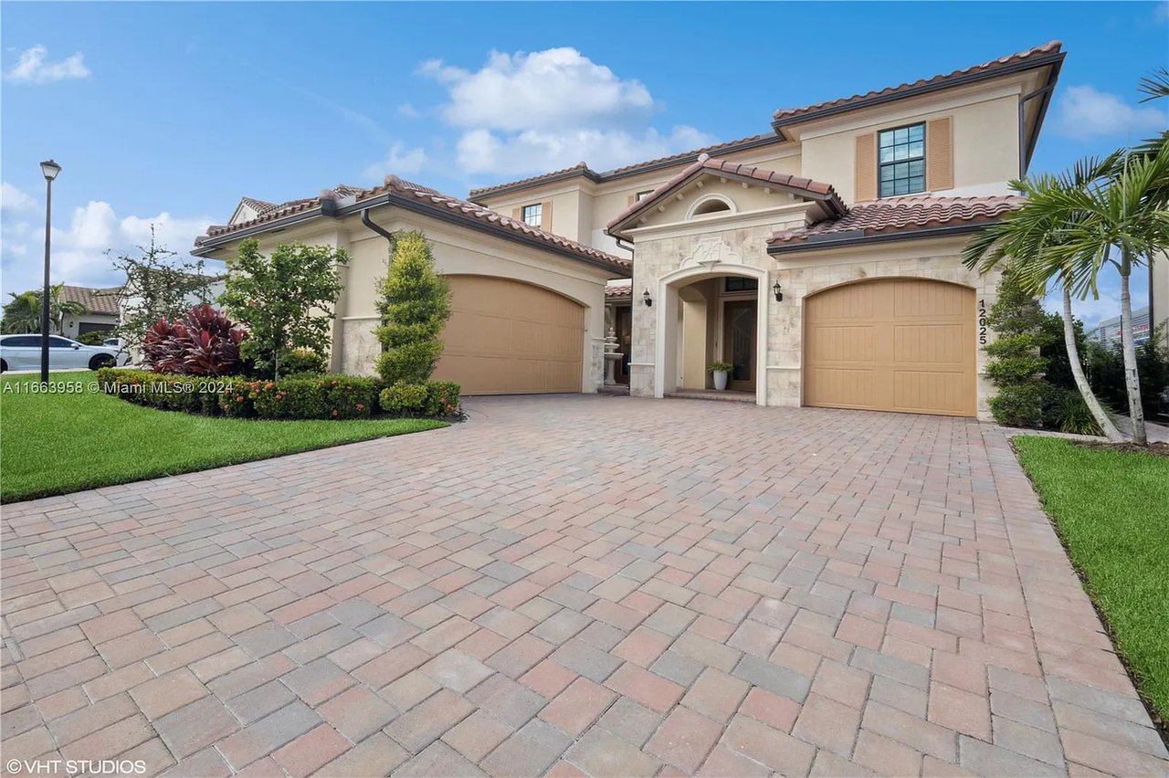 12025 Lake Trail Ln