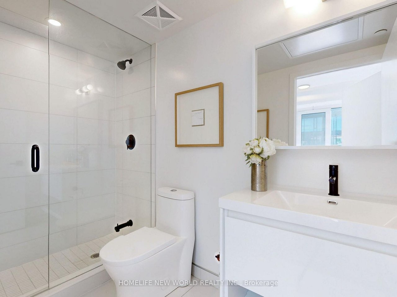 VIBRANT PENTHOUSE IN DOWNTOWN