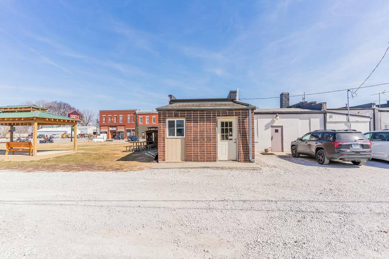 713 Main St