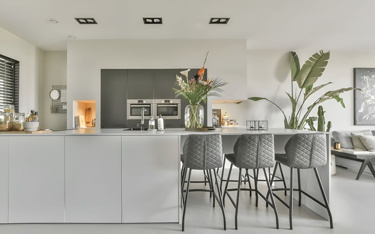 Should You Buy or Sell First? A Homeowner’s Dilemma