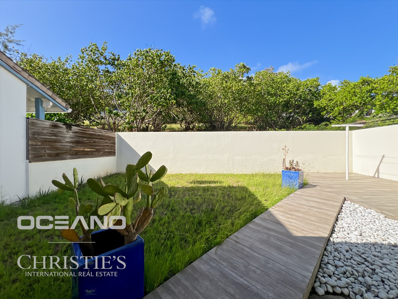 EXCLUSIVITE - 3 bedroom - swimming pool - 5' from the beach - OCEANO Christie's International Real Estate