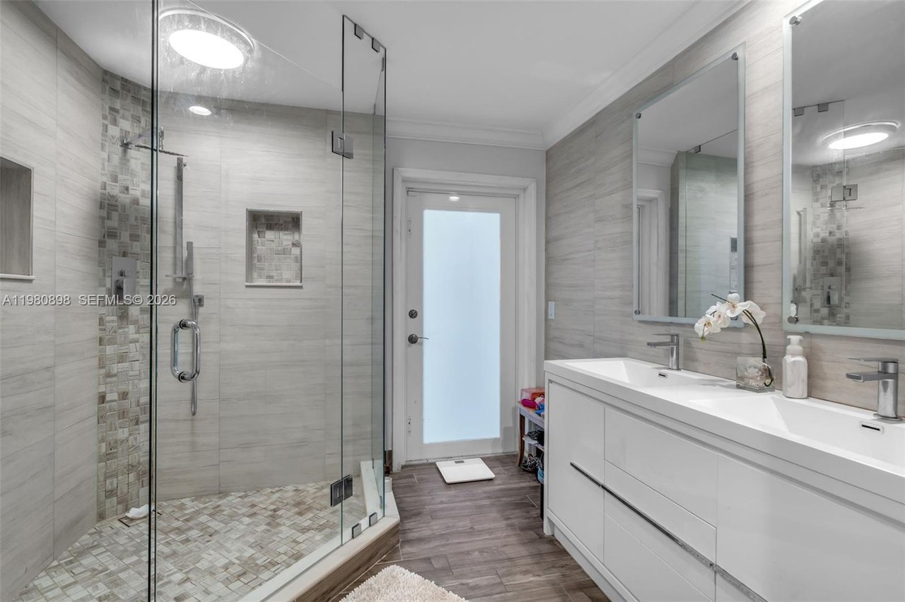 8700-sw-83-court-miami-home-for-sale-bathroom