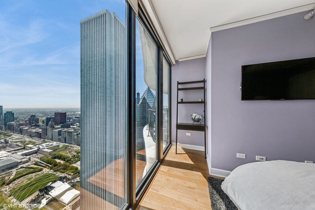 225 N Columbus Dr 7408
