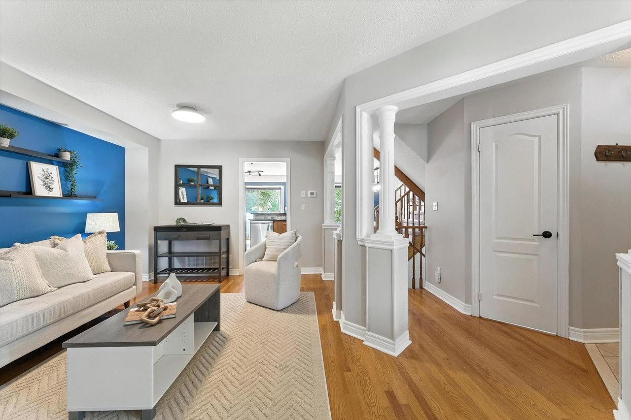 151 Mowat Cres