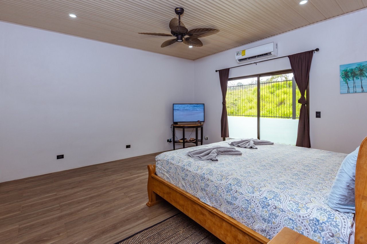 Vista de la Montaña House - Beautiful residence in the desirable Finca Los Alfaro - Quepos