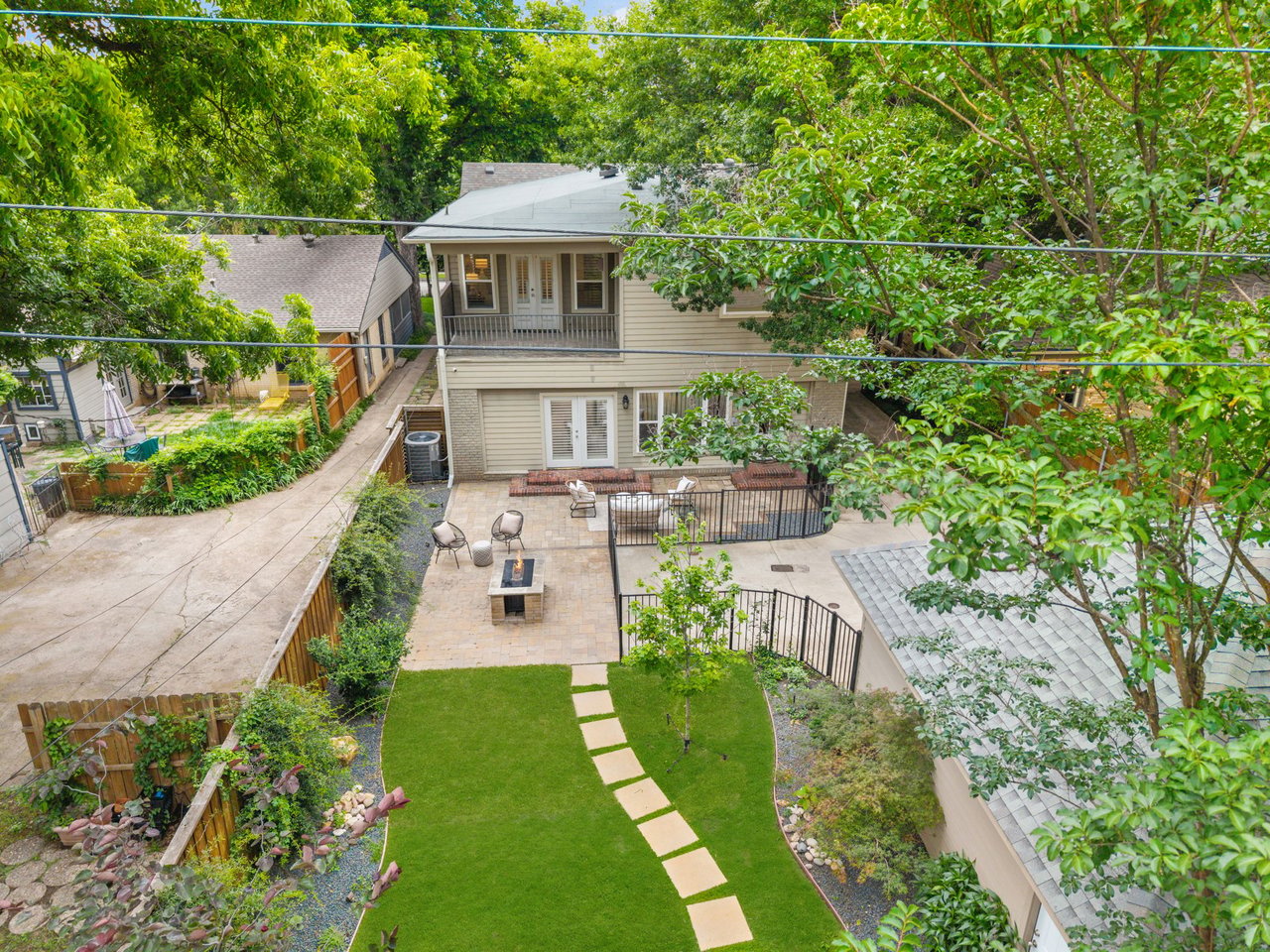 1119 N Winnetka Avenue
