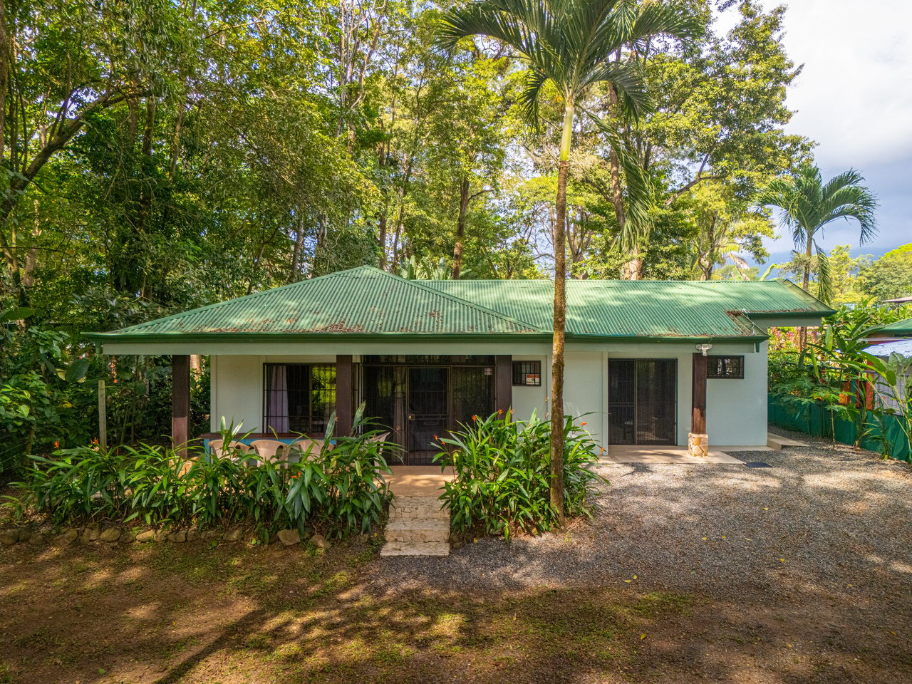 Amazing River Uvita Home, walk to everything,  3 bed 2bath