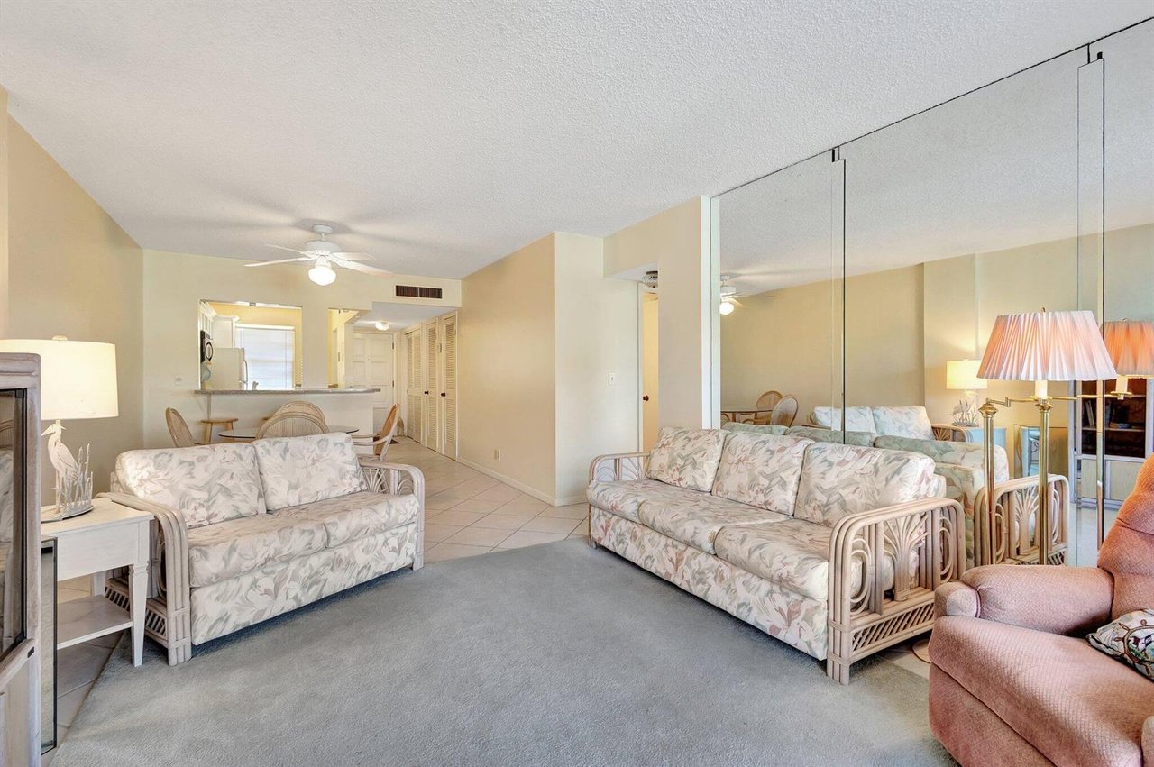 105 Paradise Harbour Boulevard #109