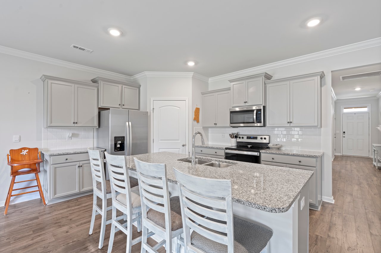 4 BEDROOMS!! Open floor plan and Fenced in back yard!!