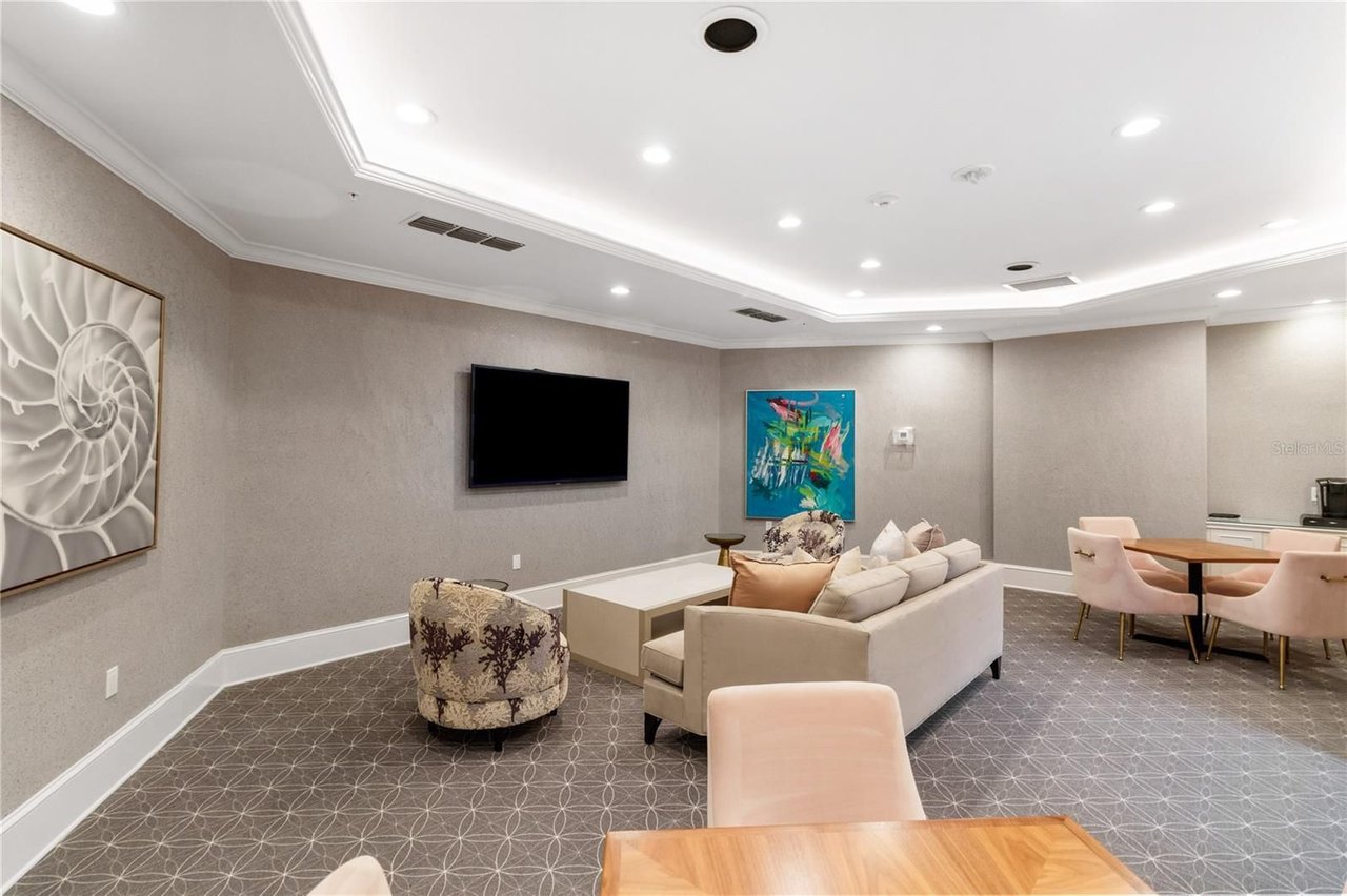 435 L Ambiance Dr #H702