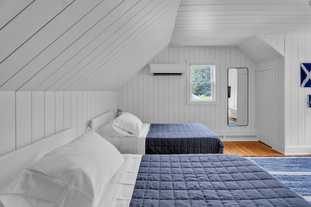  Stylish Cape Cod Retreat